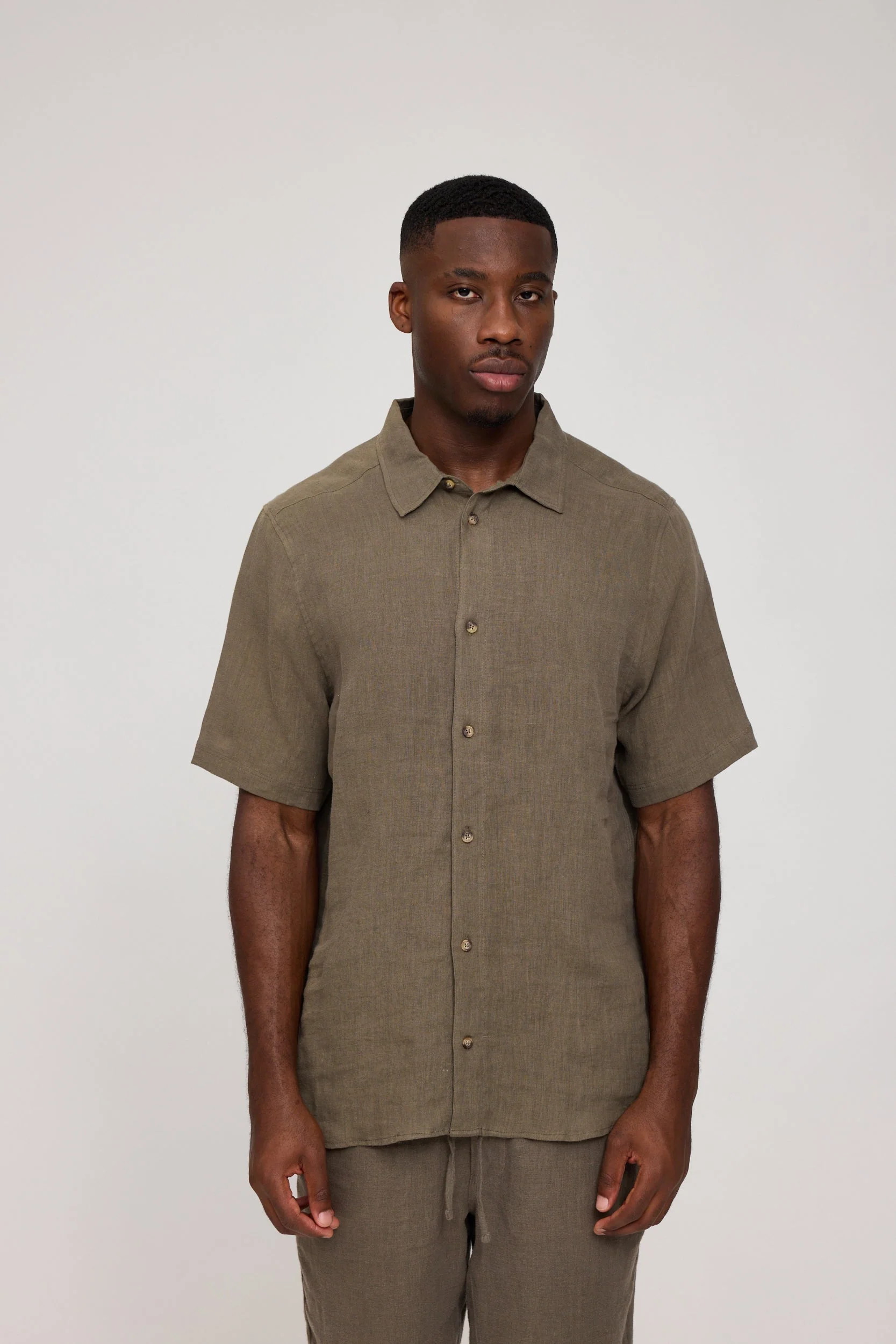Shortsleeve Linen Shirt - Image 13