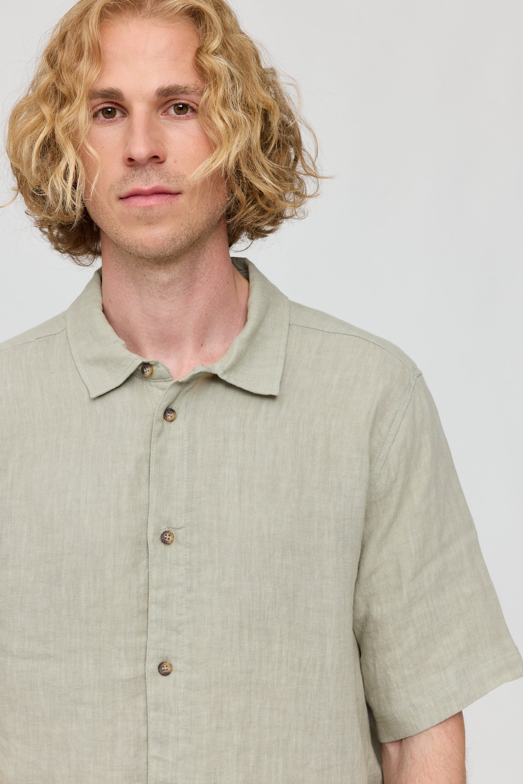 Shortsleeve Linen Shirt - Image 21