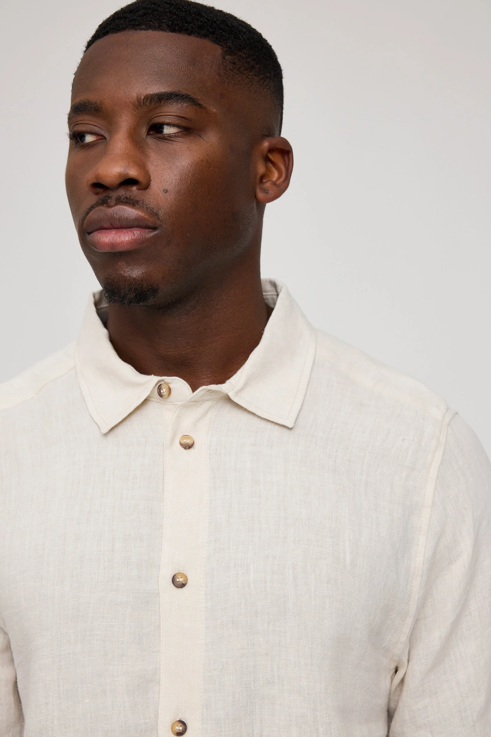 Shortsleeve Linen Shirt - Image 3