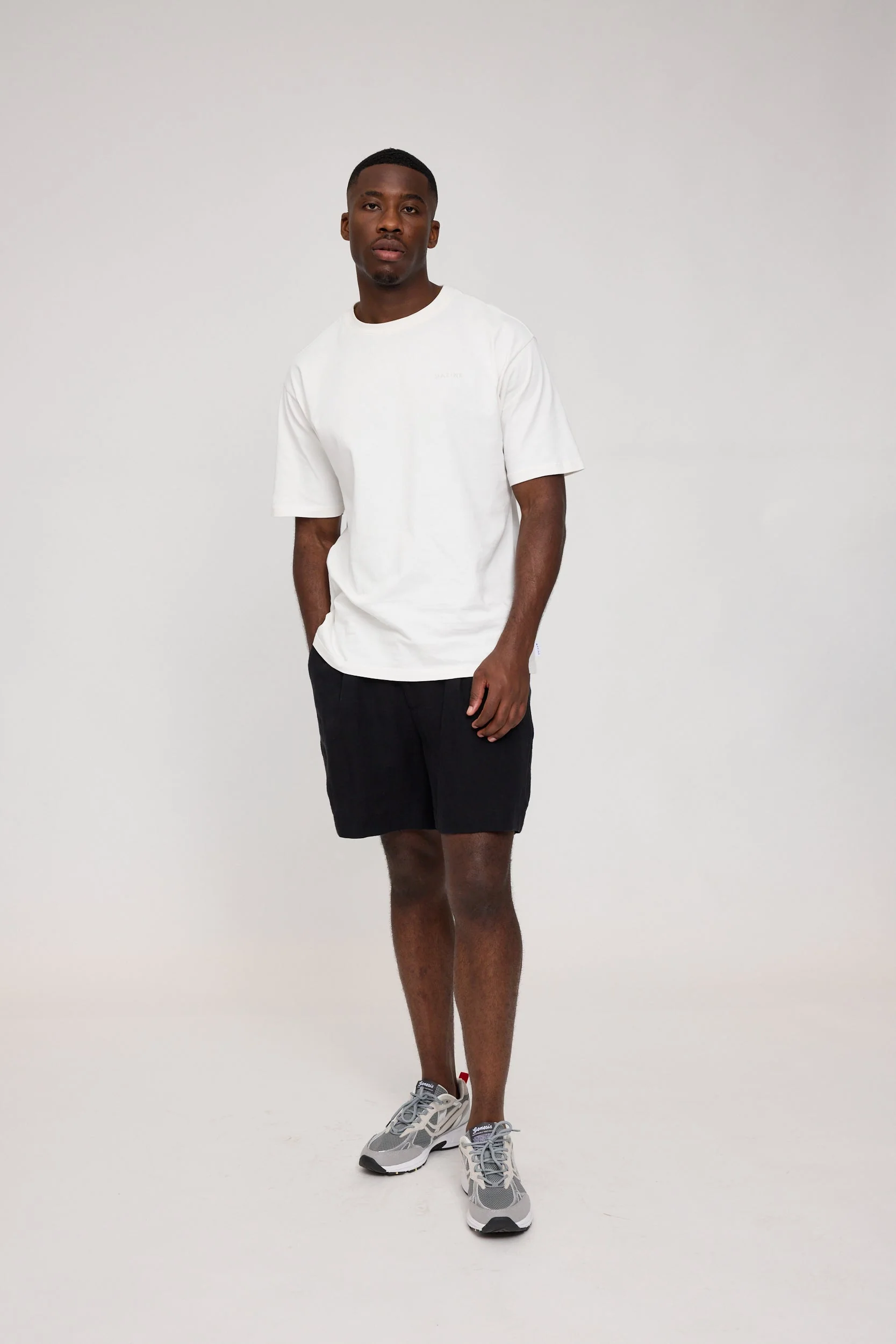 Linen Bermuda Shorts - Image 9