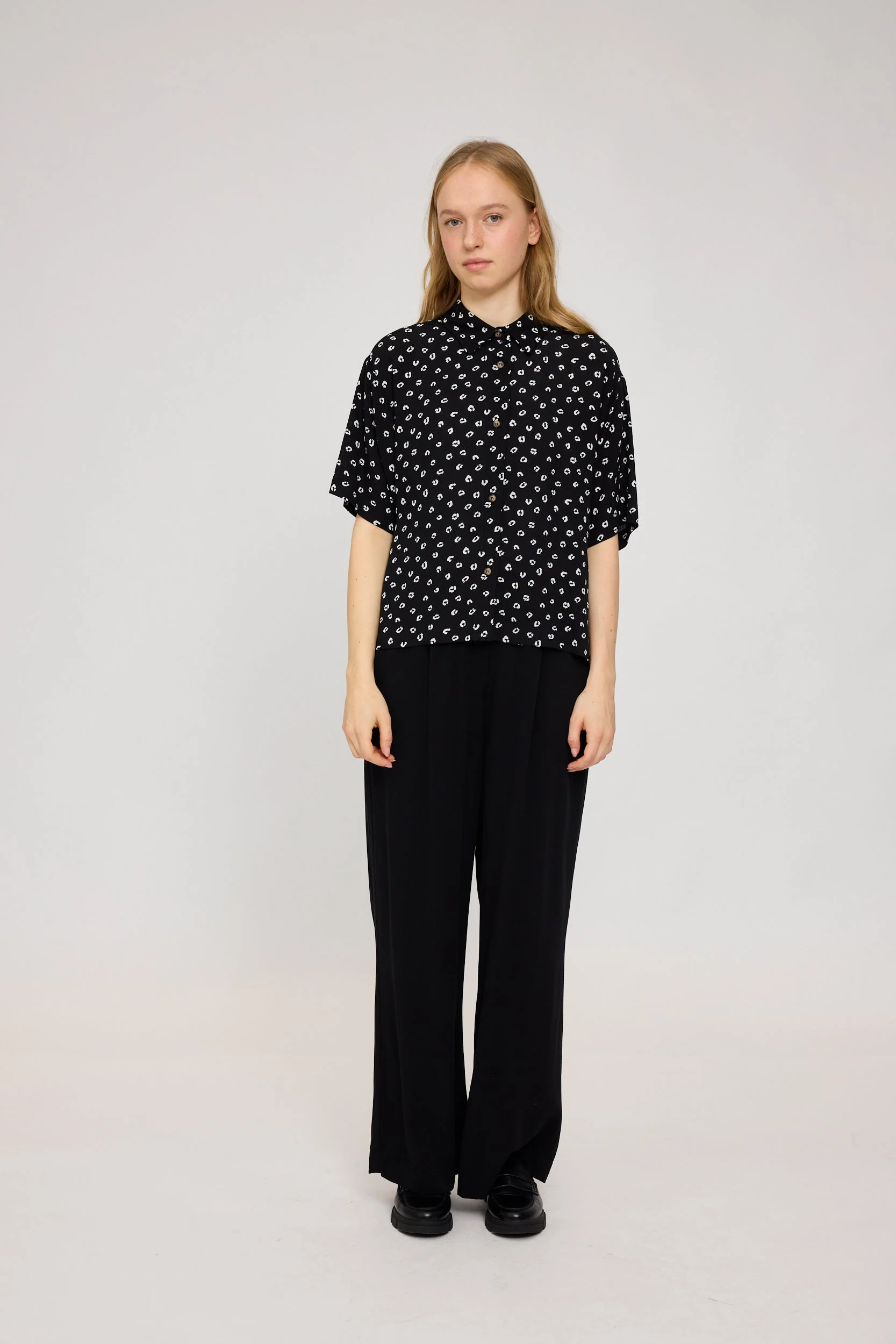 Printed Crinkle Short Sleeve Shirt - Image 15