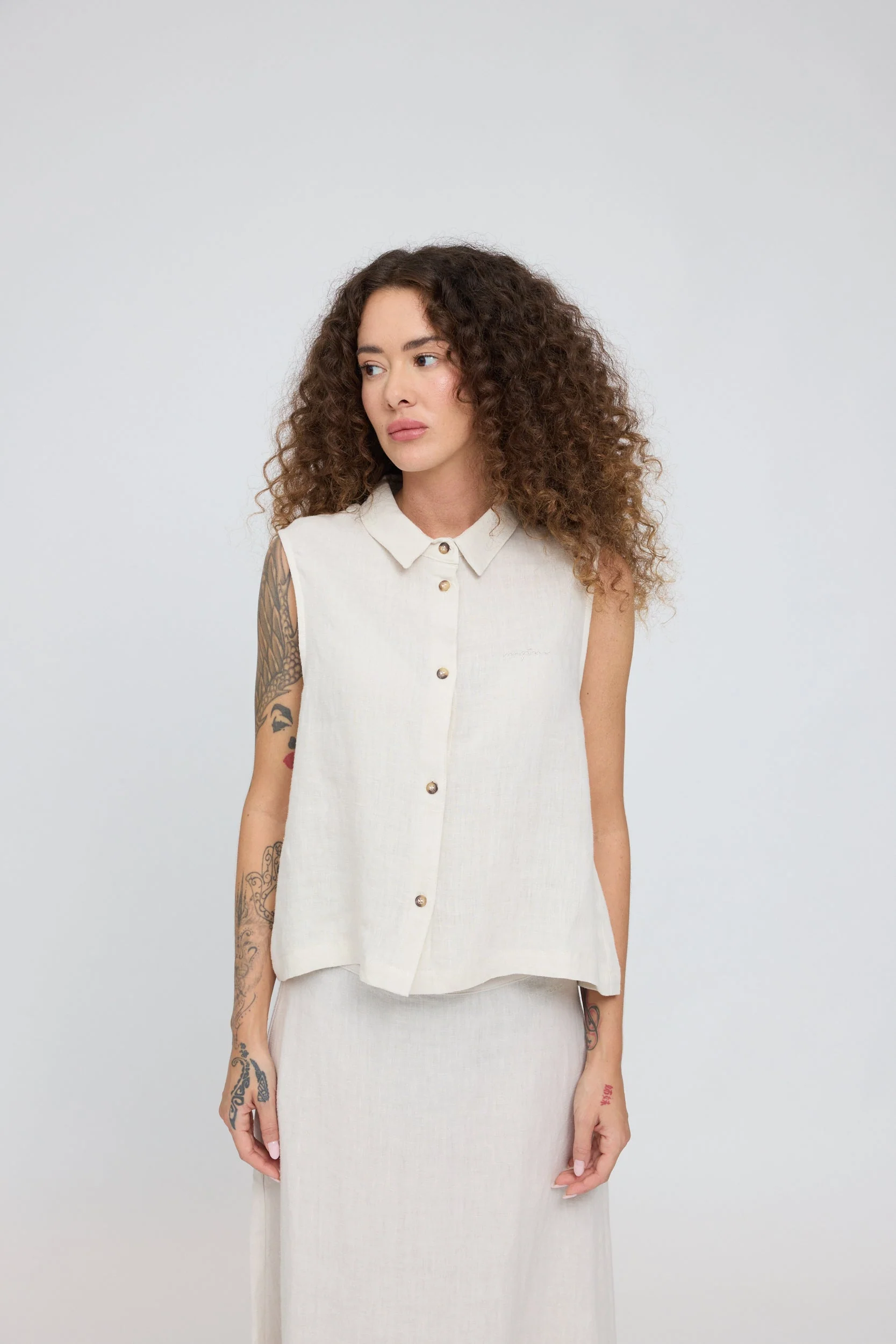 Sleeveless Linen Blouse - Image 13