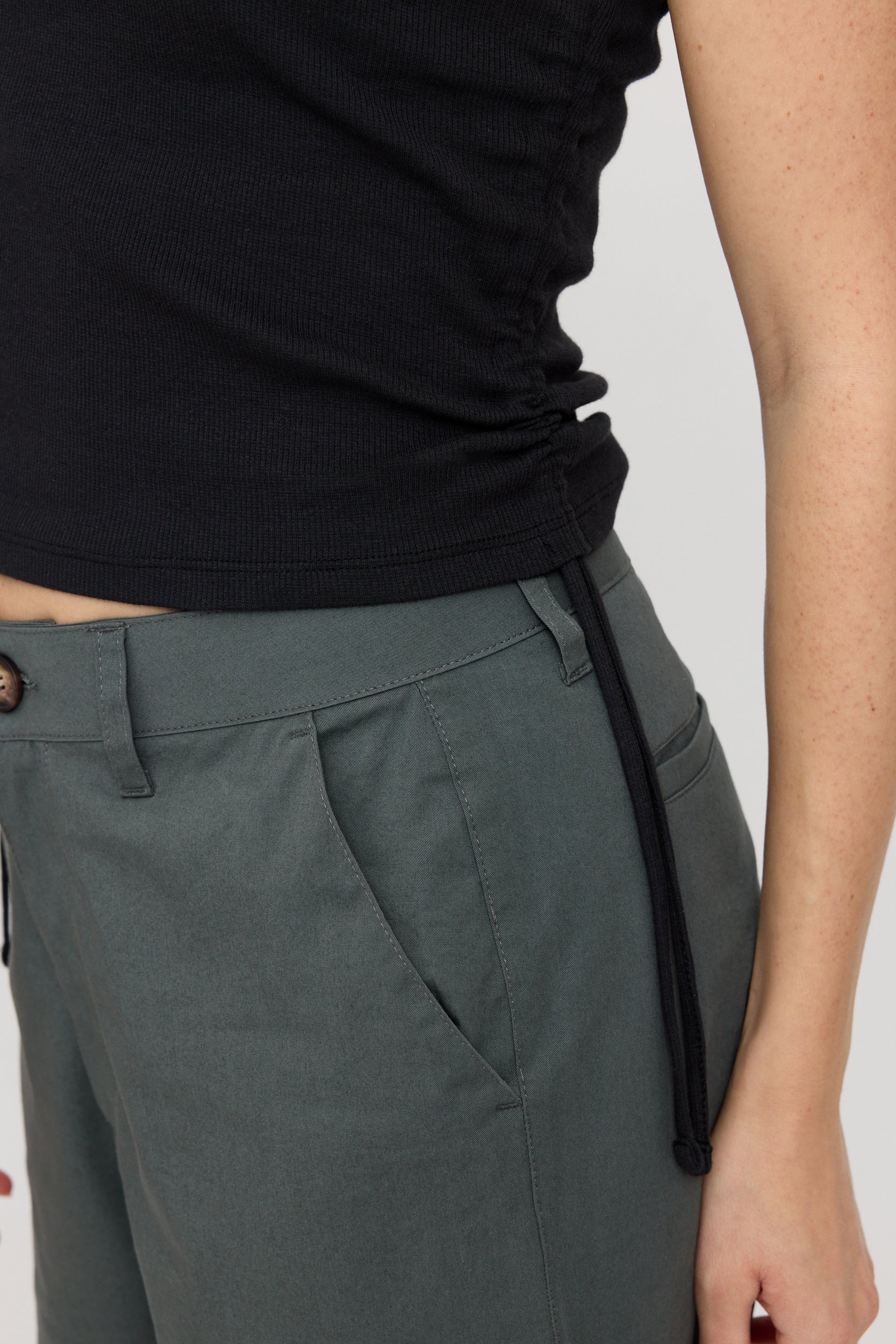 Ribbed Tank w Gathering - Image 15