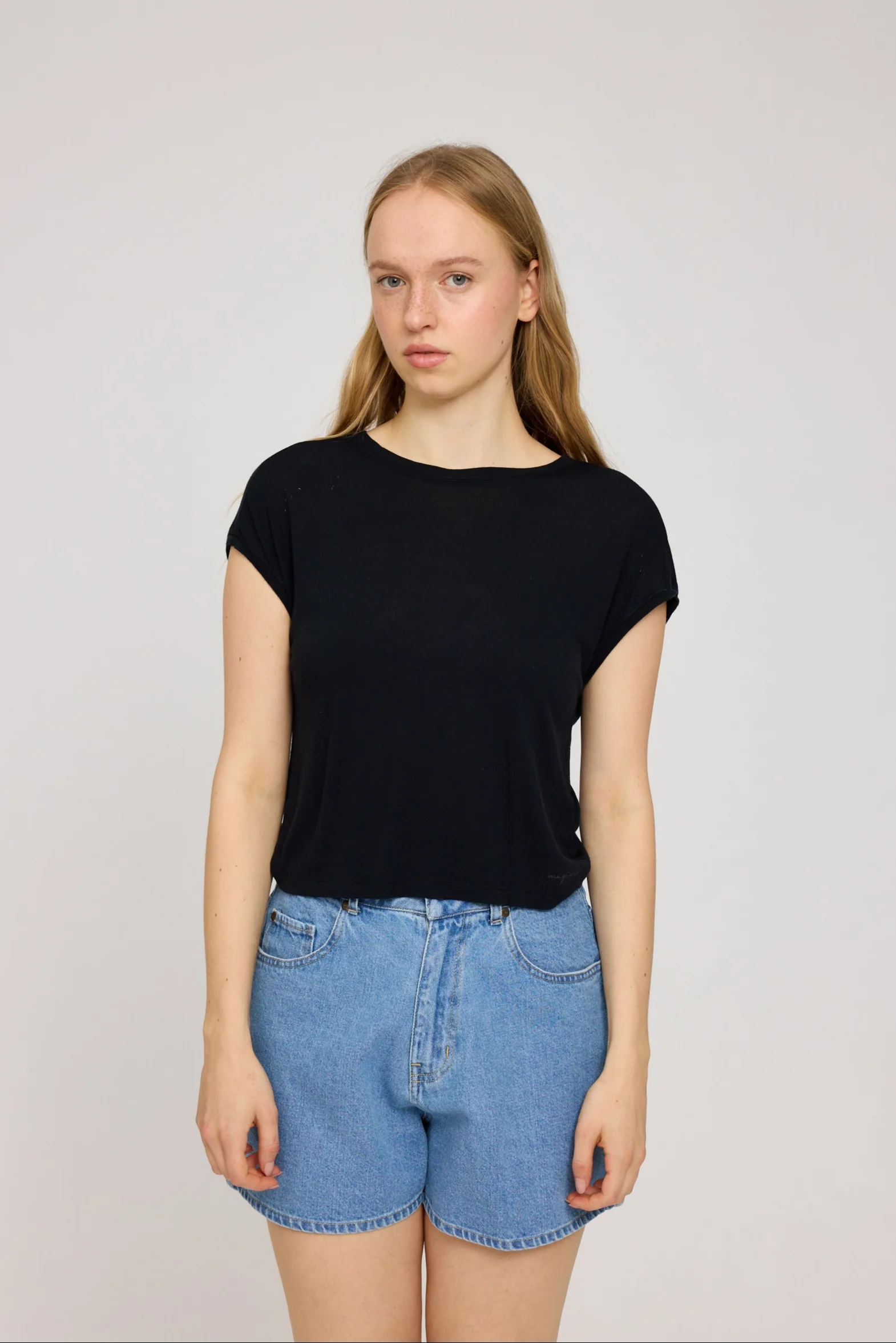 Cropped T Loose Fit - Image 32