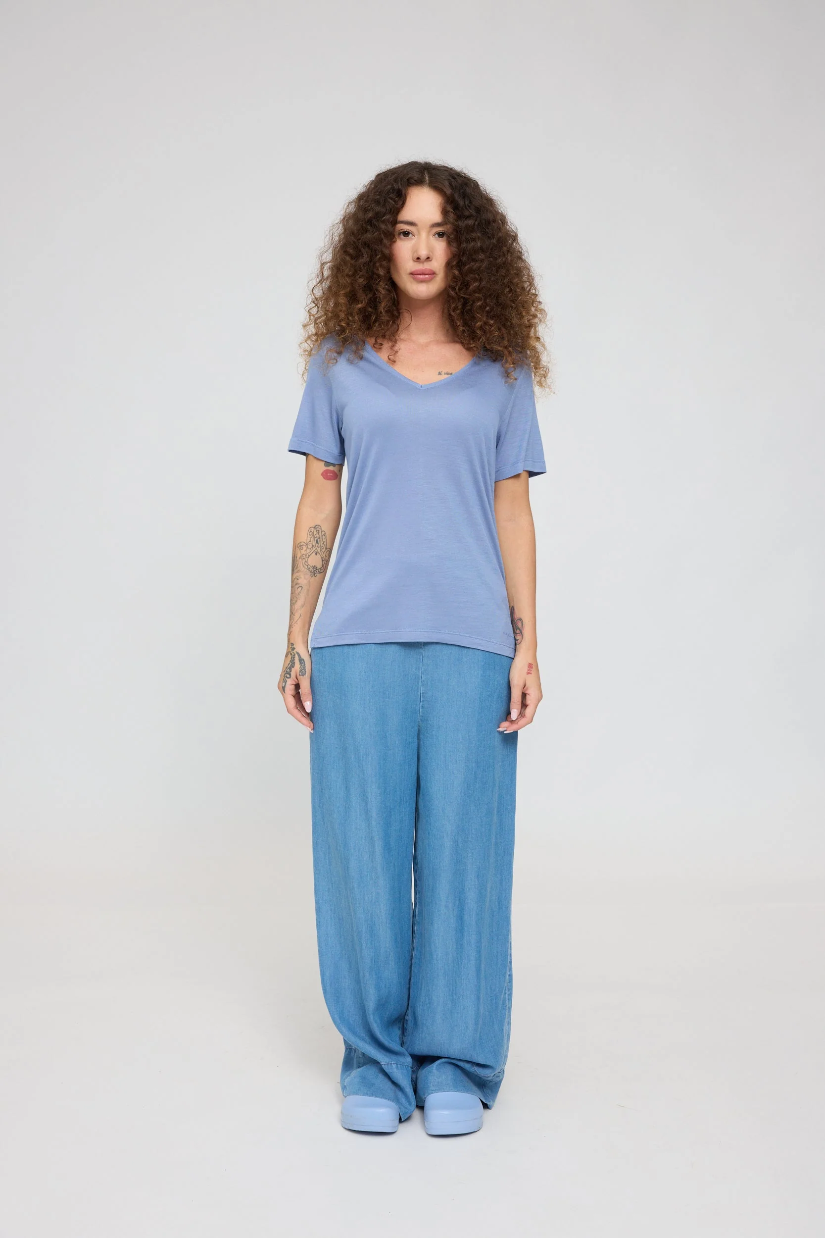 Basic T V-Neck - Image 10