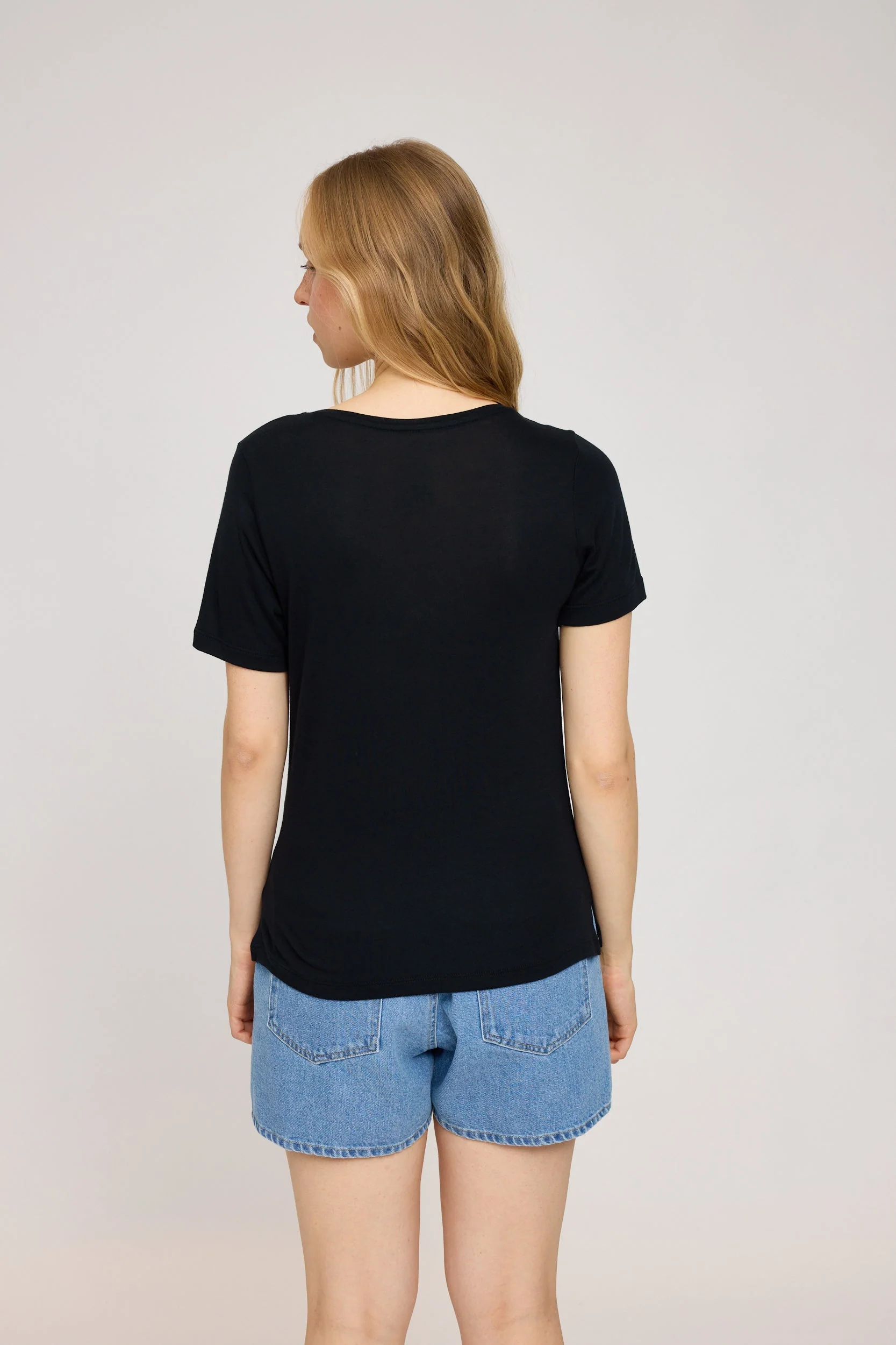 Basic T V-Neck - Image 19