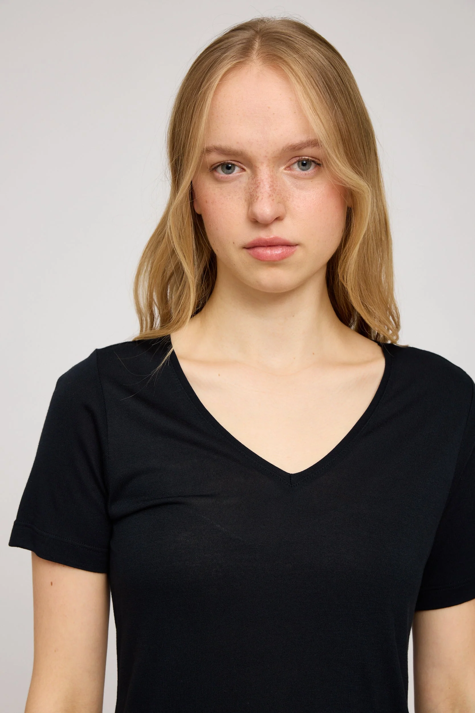 Basic T V-Neck - Image 20