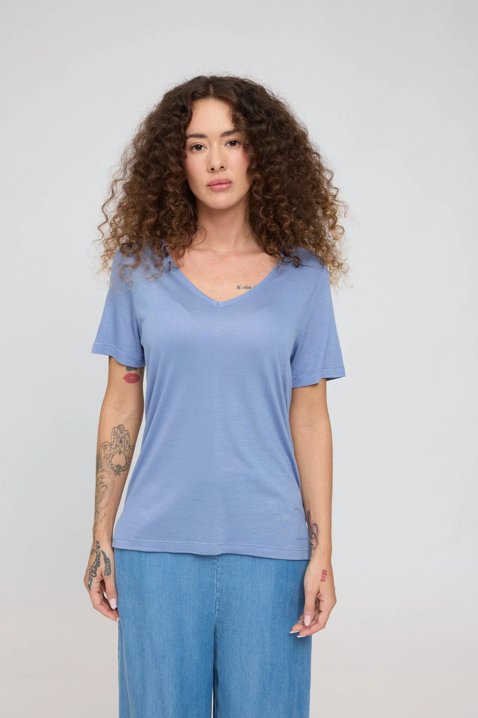 Basic T V-Neck - Image 7
