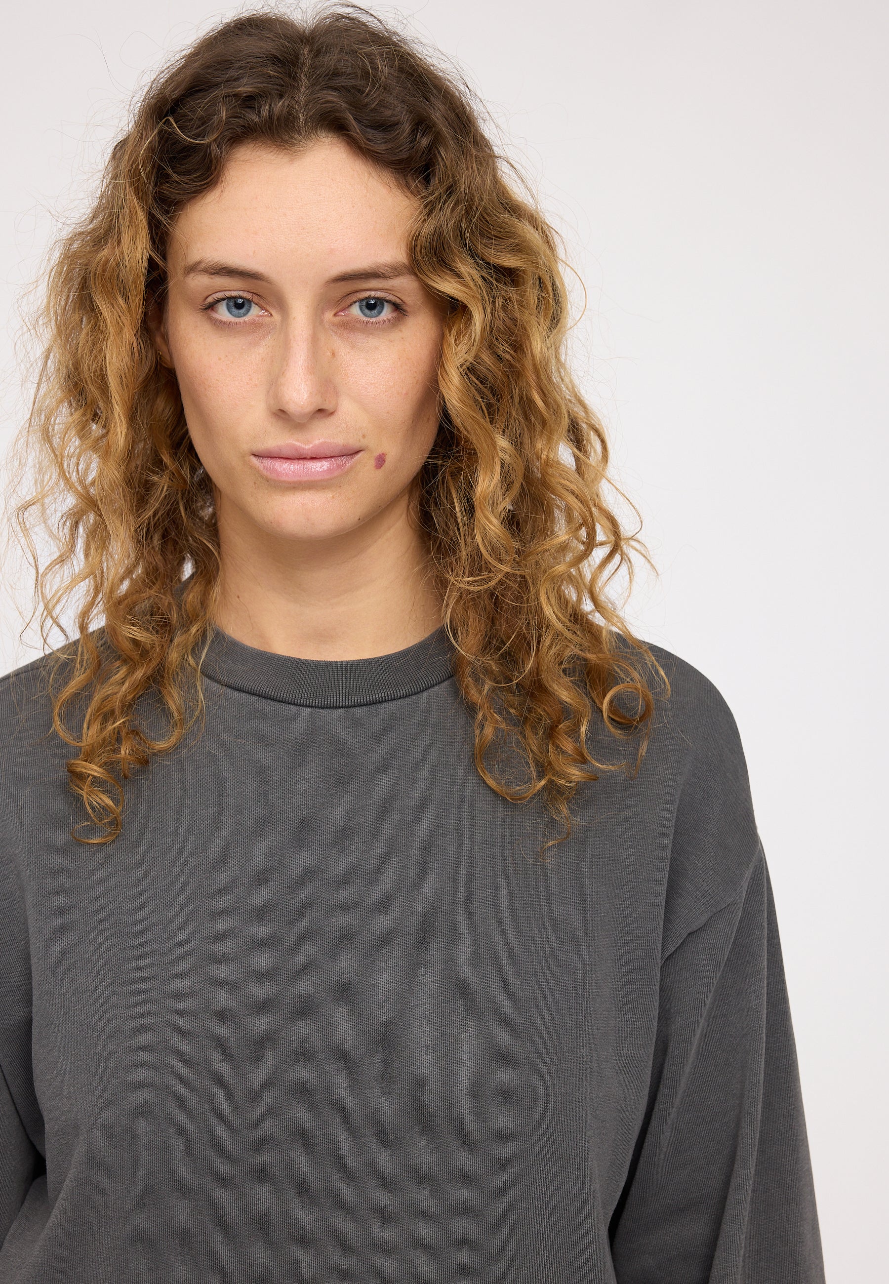 Genderless Natural Dye Sweatshirt - Image 3