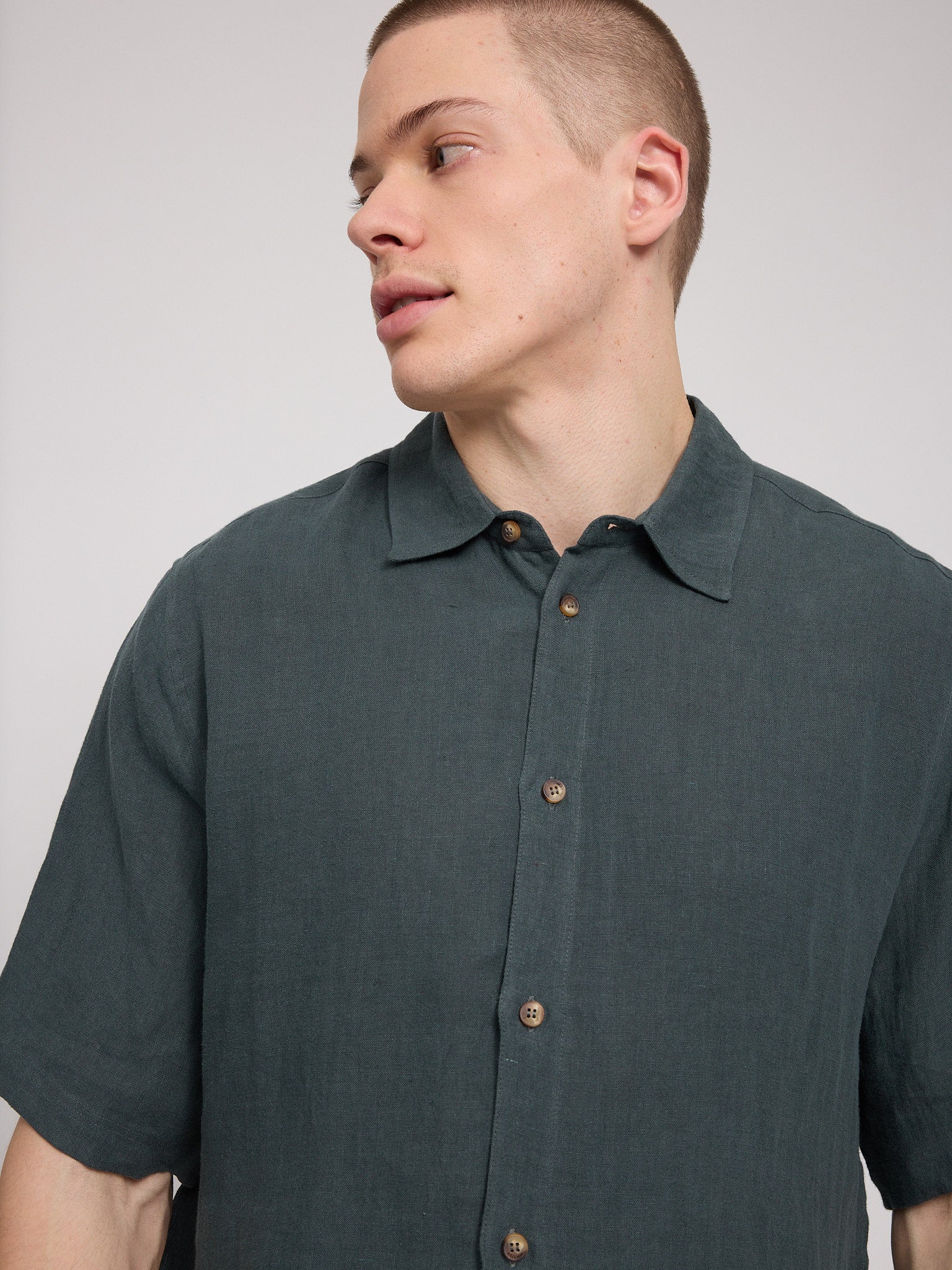 Shortsleeve Linen Shirt - Image 16