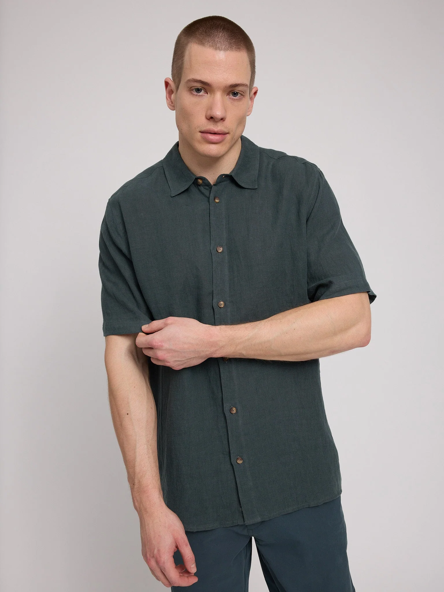 Shortsleeve Linen Shirt - Image 19