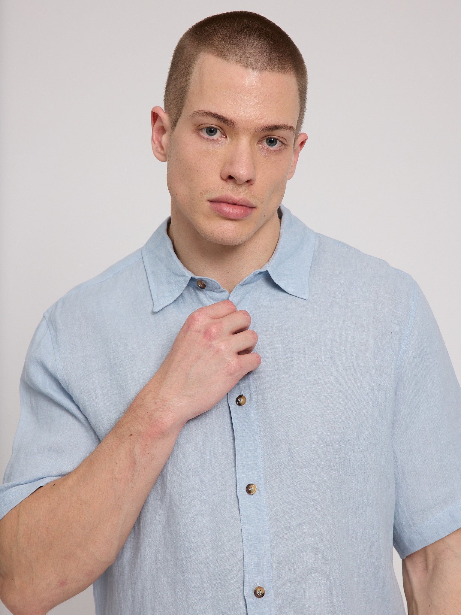 Shortsleeve Linen Shirt - Image 26