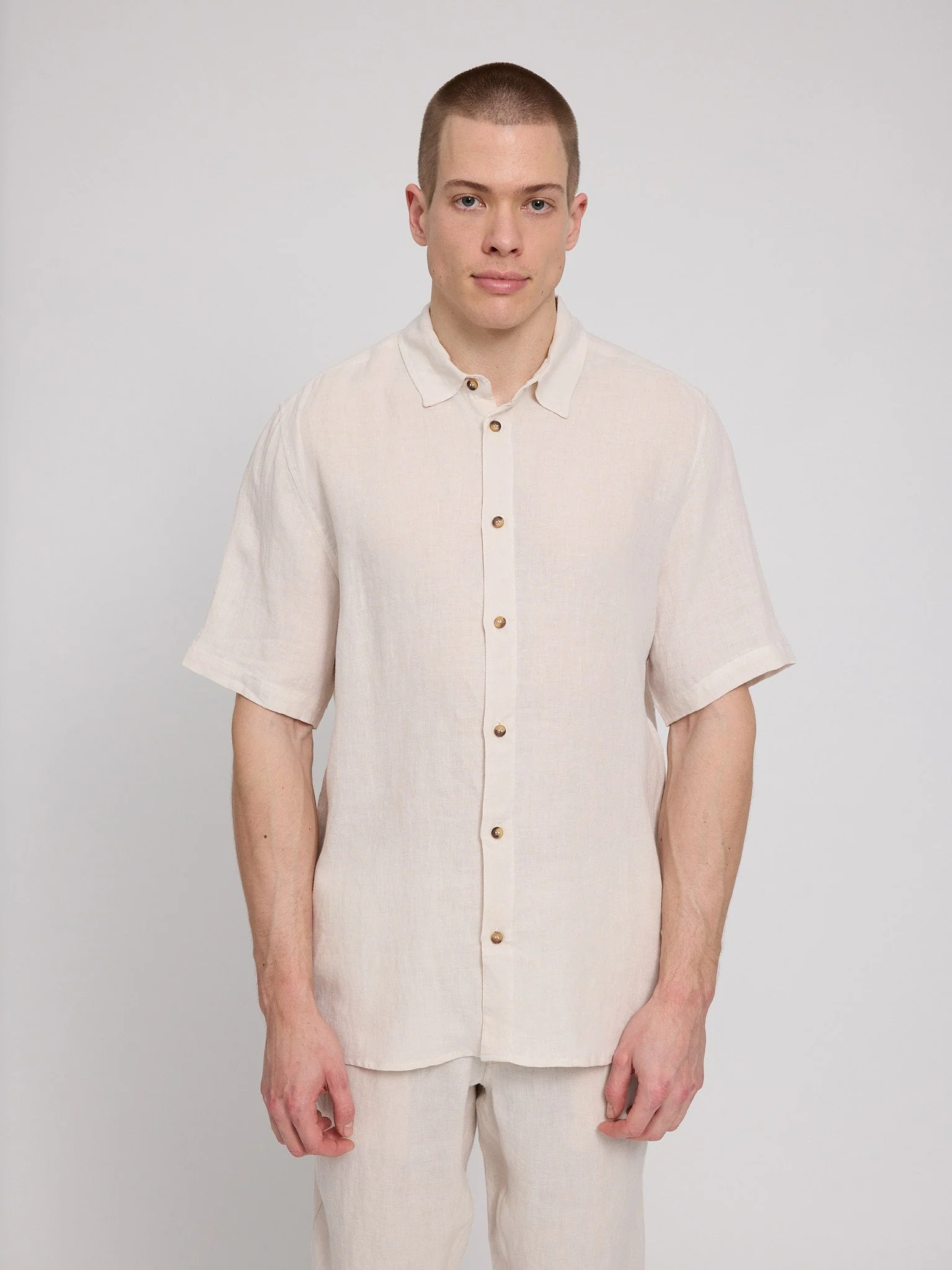 Shortsleeve Linen Shirt - Image 28