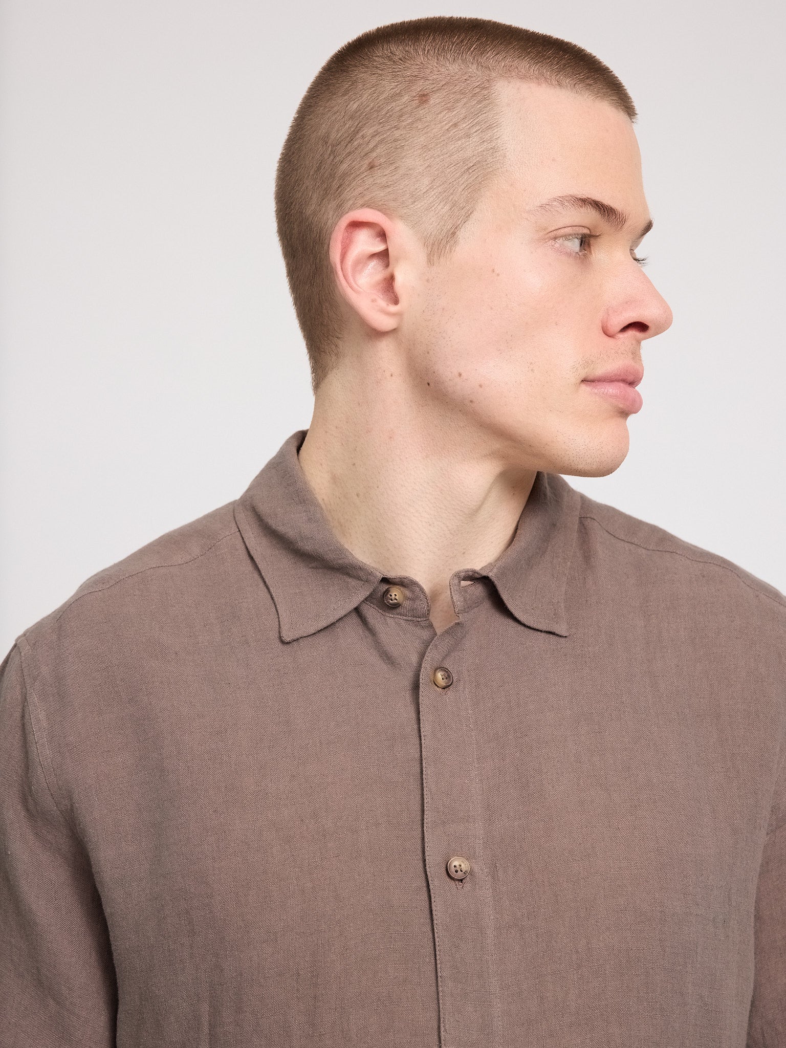 Shortsleeve Linen Shirt - Image 3
