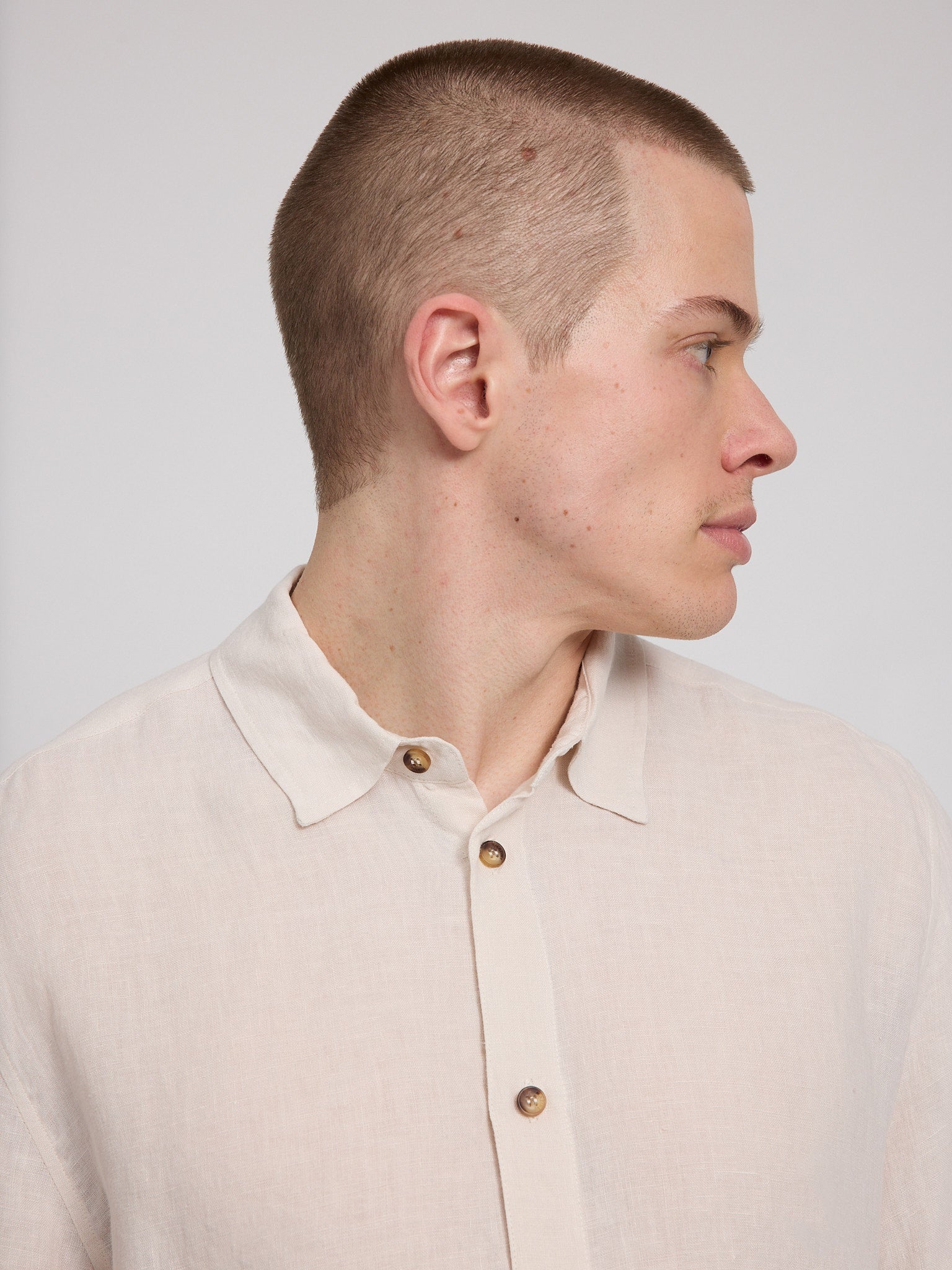 Shortsleeve Linen Shirt - Image 30