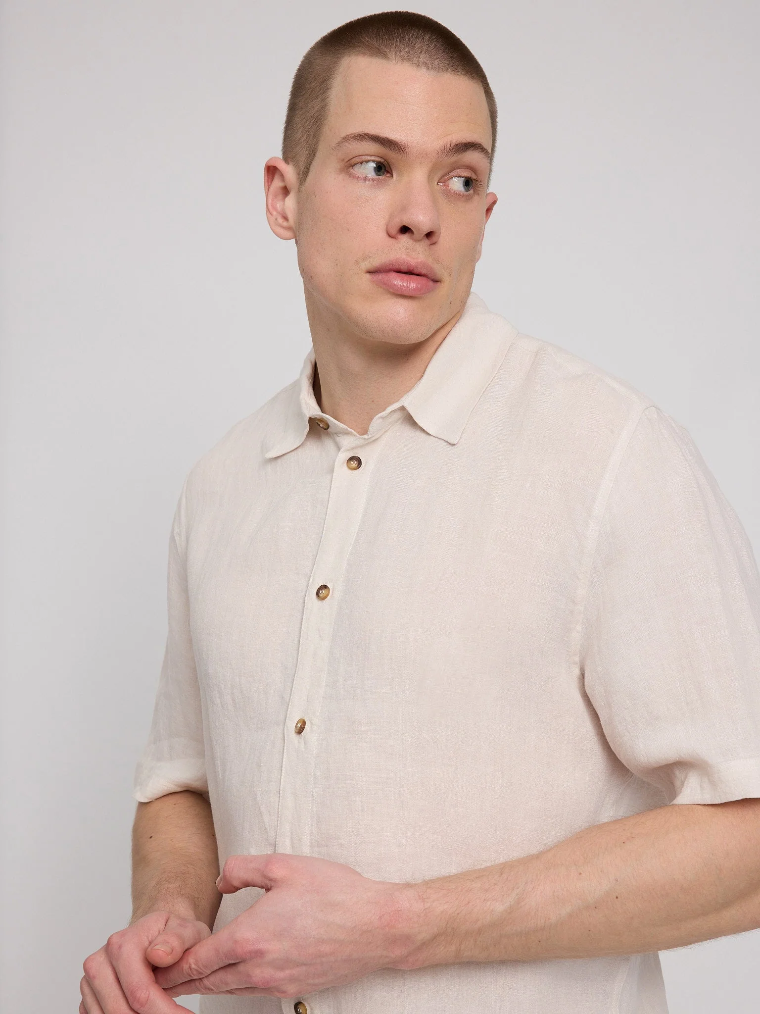 Shortsleeve Linen Shirt - Image 33