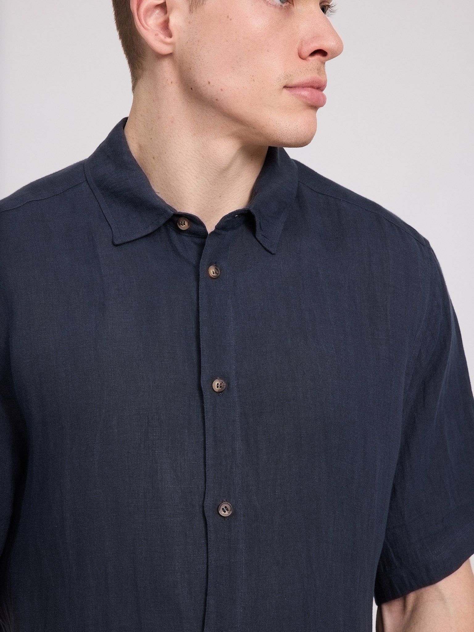 Shortsleeve Linen Shirt - Image 9