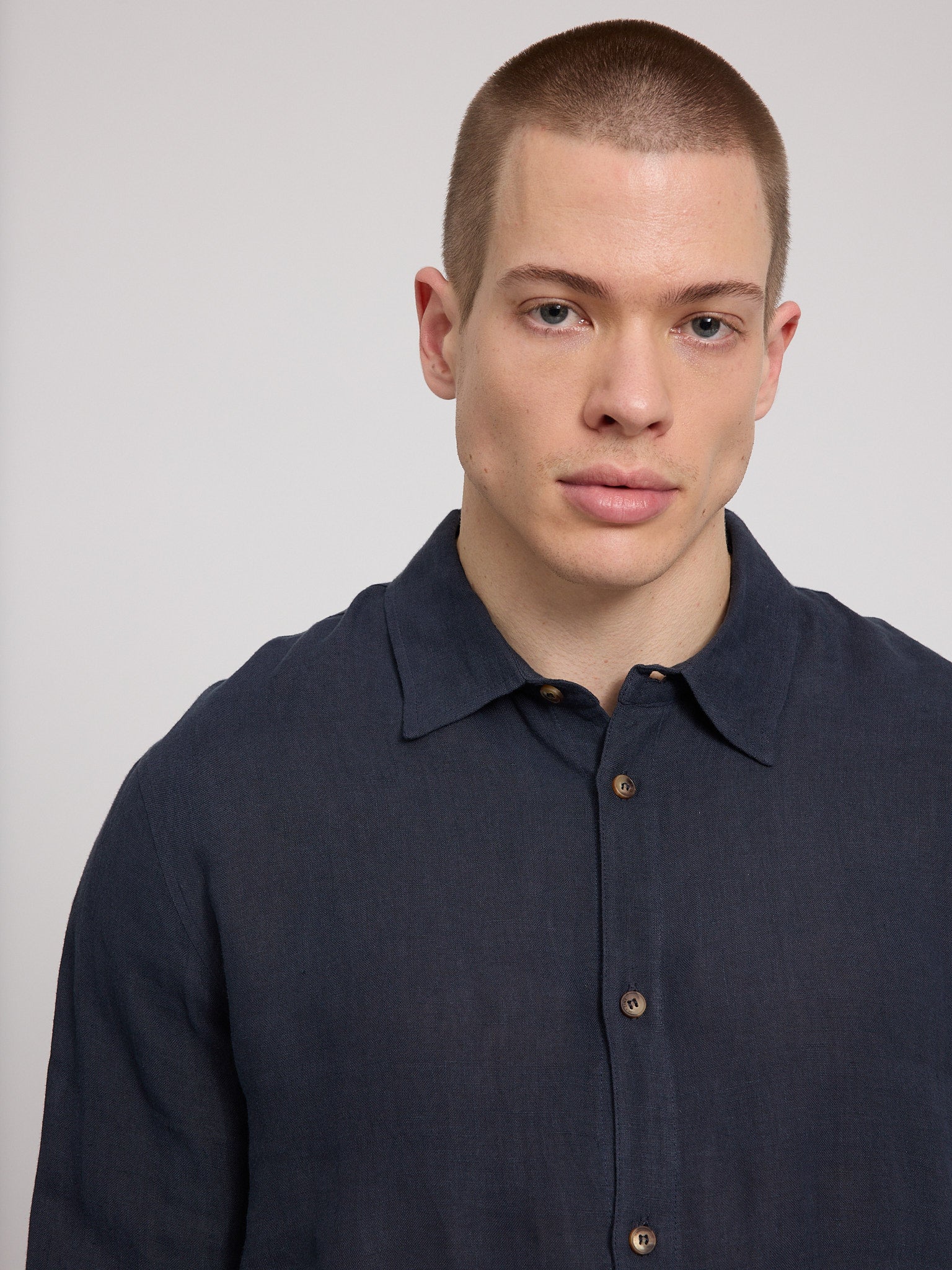 Classic Linen Shirt - Image 10