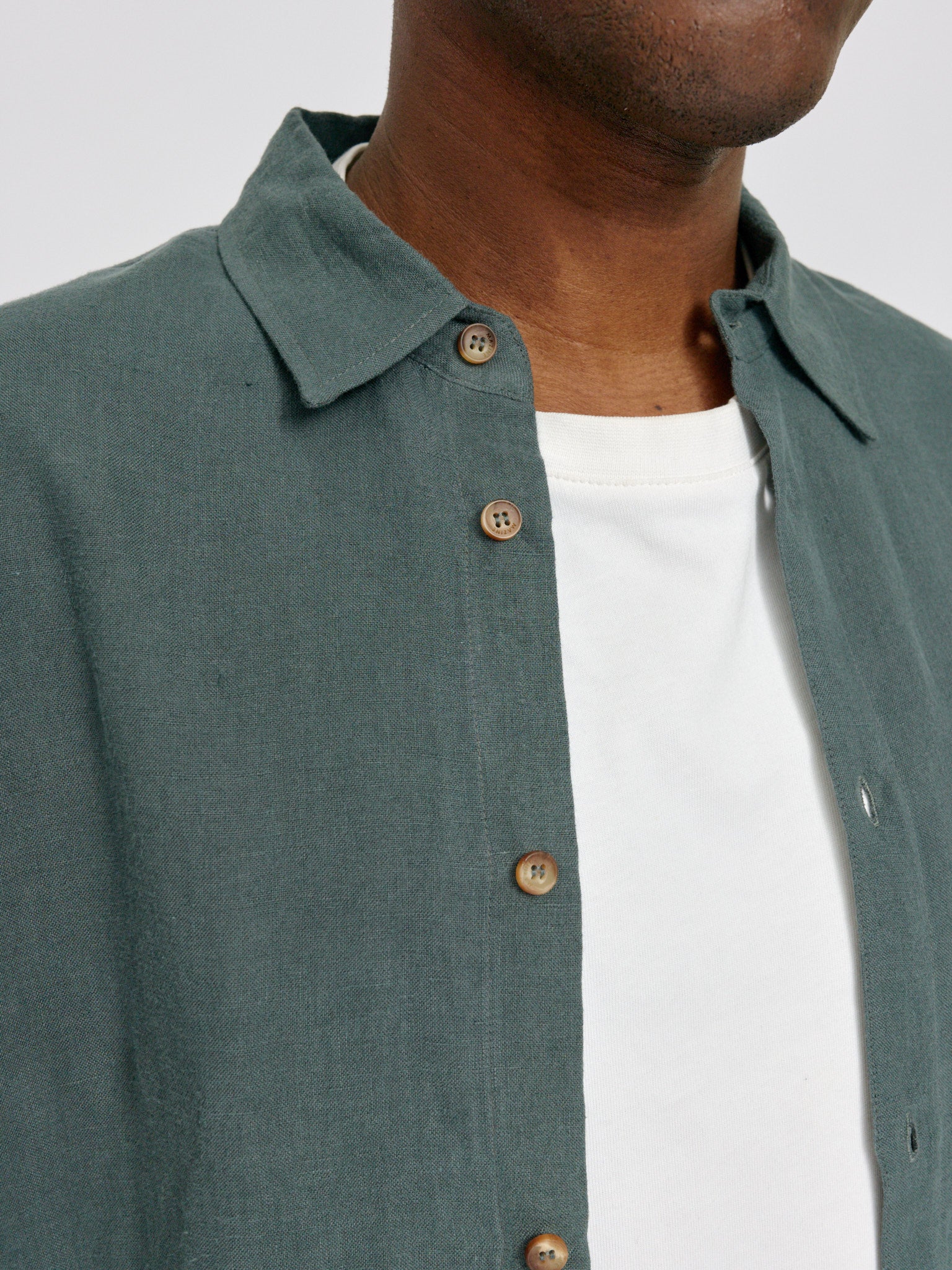 Classic Linen Shirt - Image 3