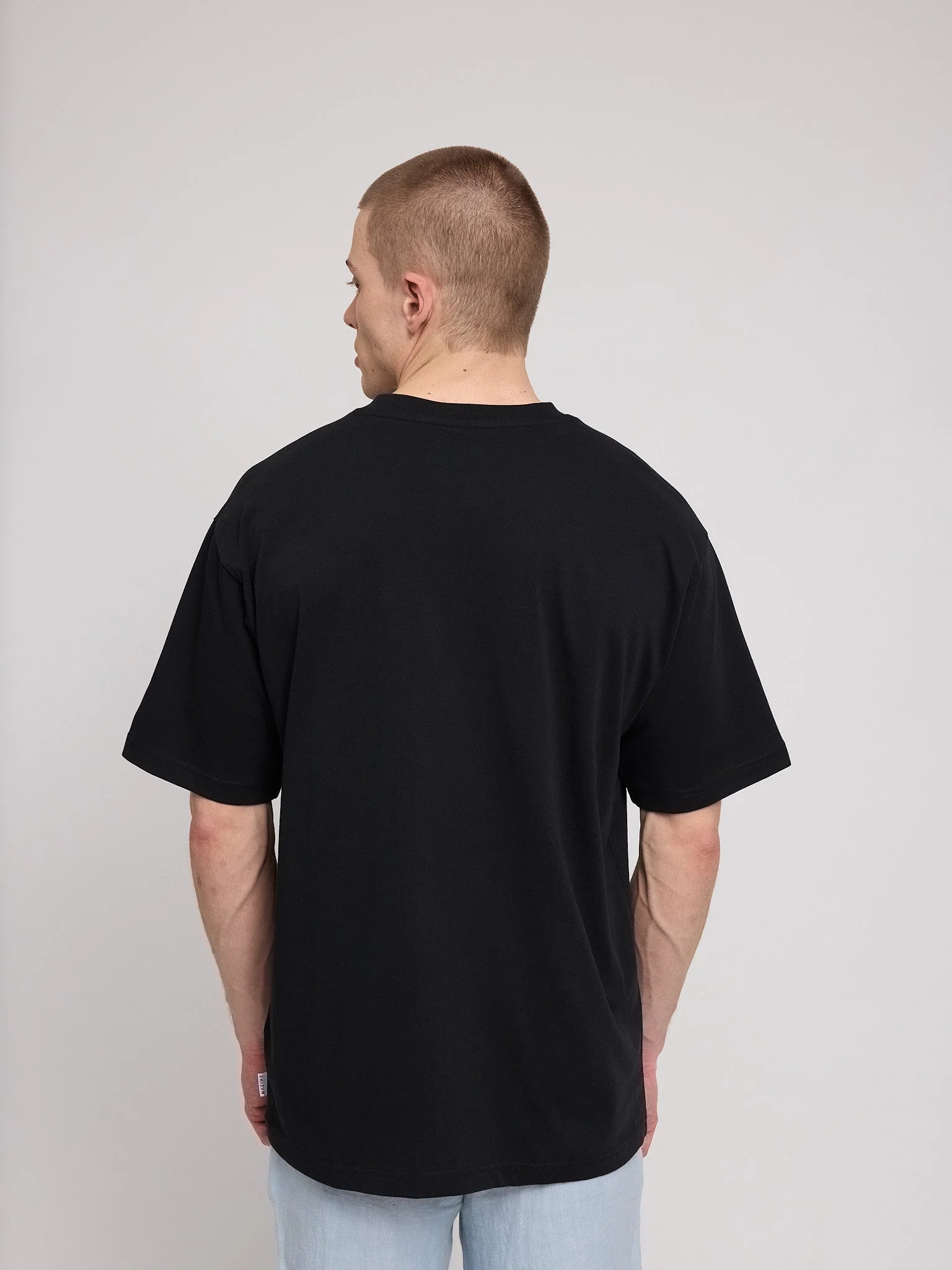 Heavy Basic T-Shirt - Image 14