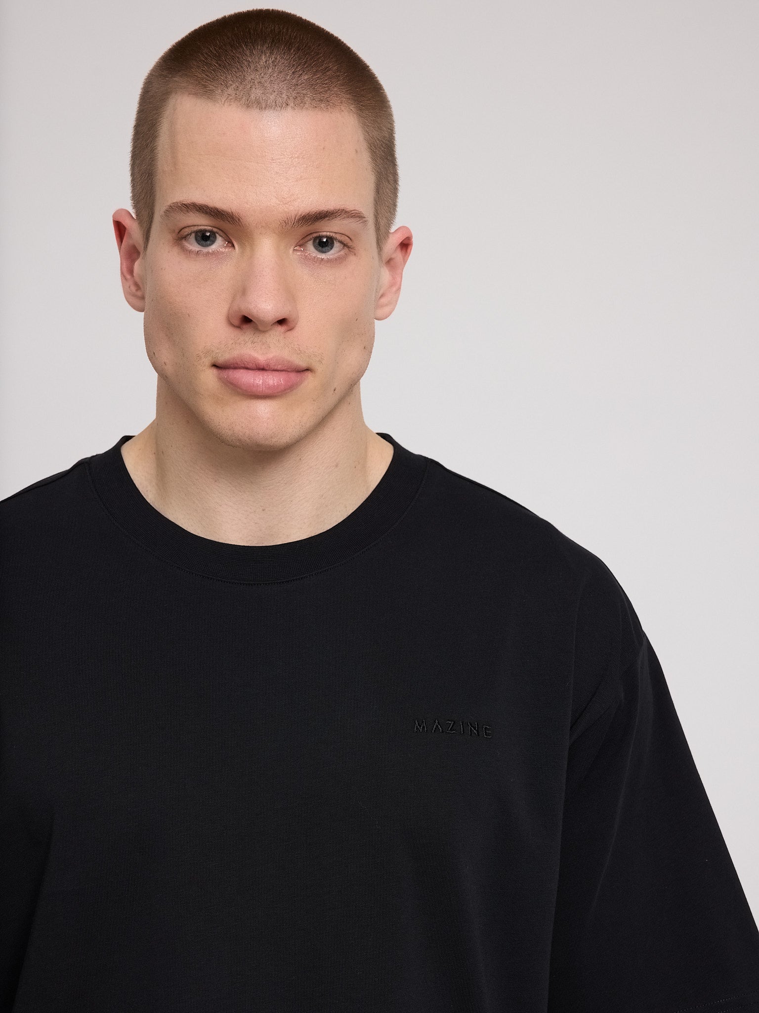 Heavy Basic T-Shirt - Image 15