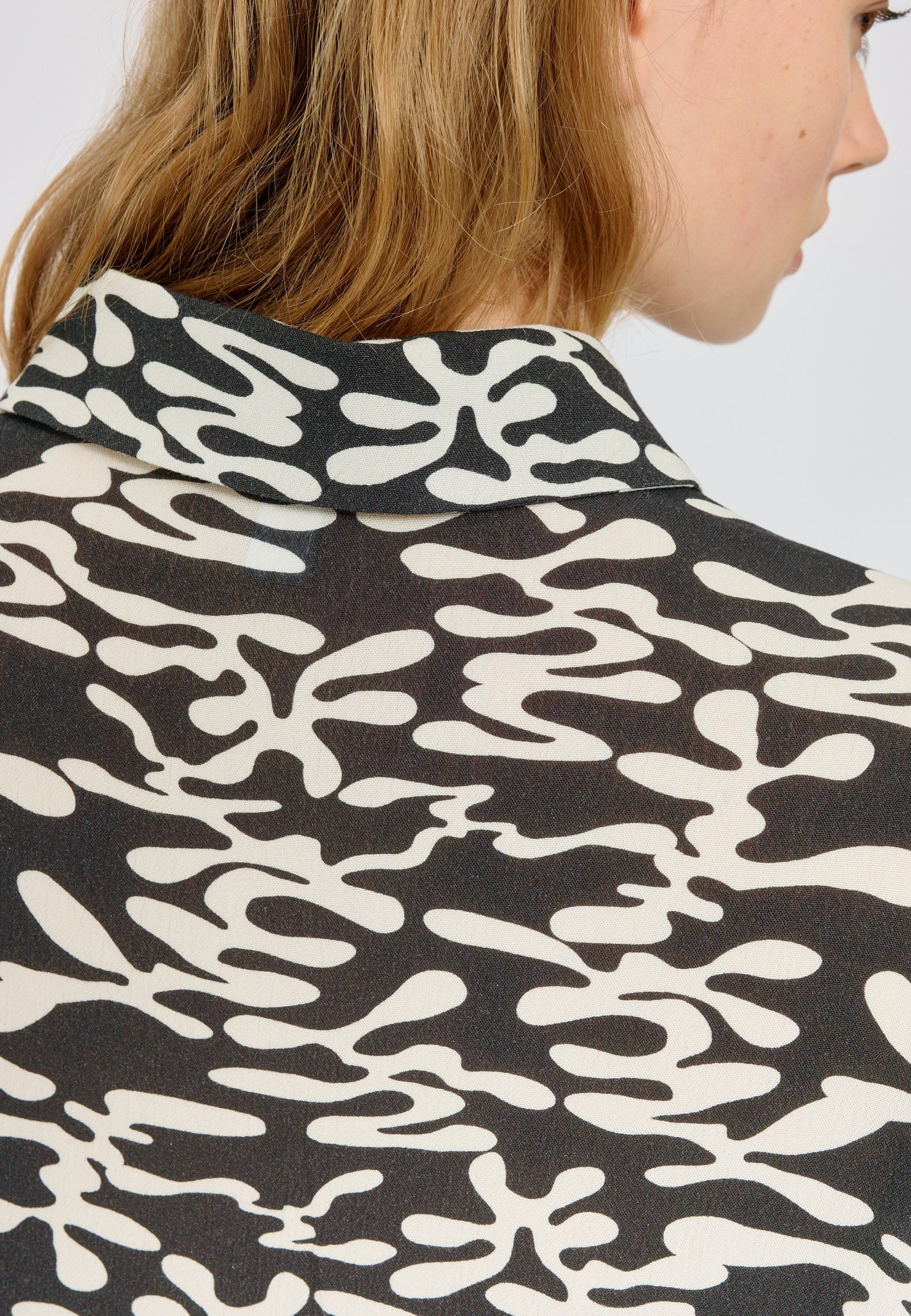 Printed Short Sleeve Crinkle Shirt - Image 9
