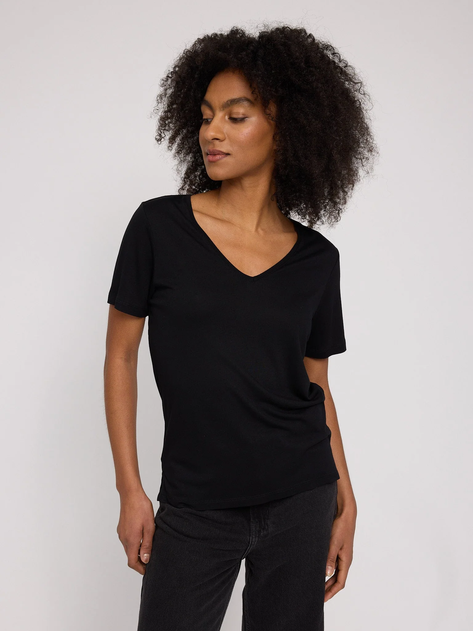Ecovero Viscose V-Neck T-Shirt - Image 11