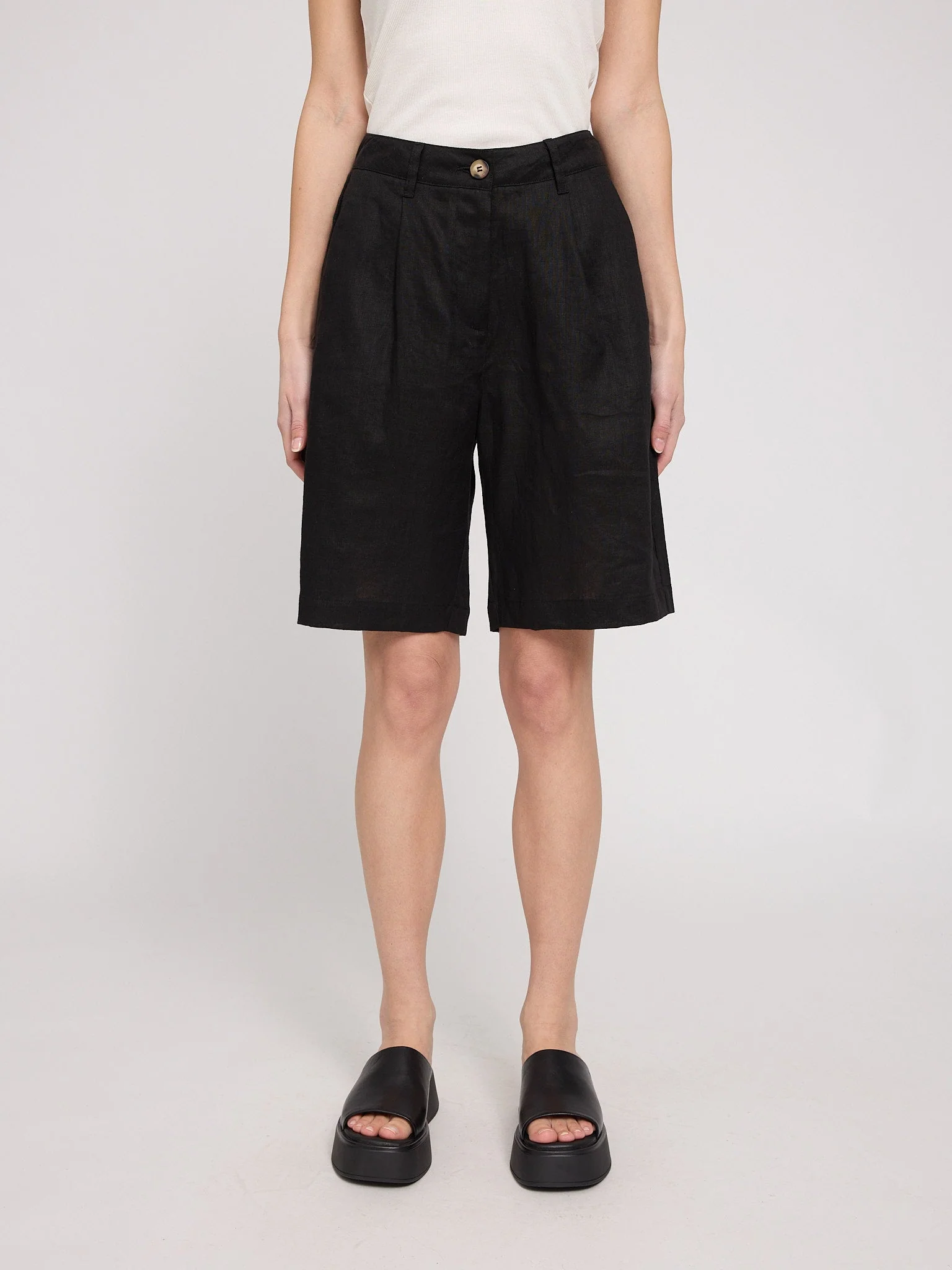Linen Bermuda Shorts - Image 13