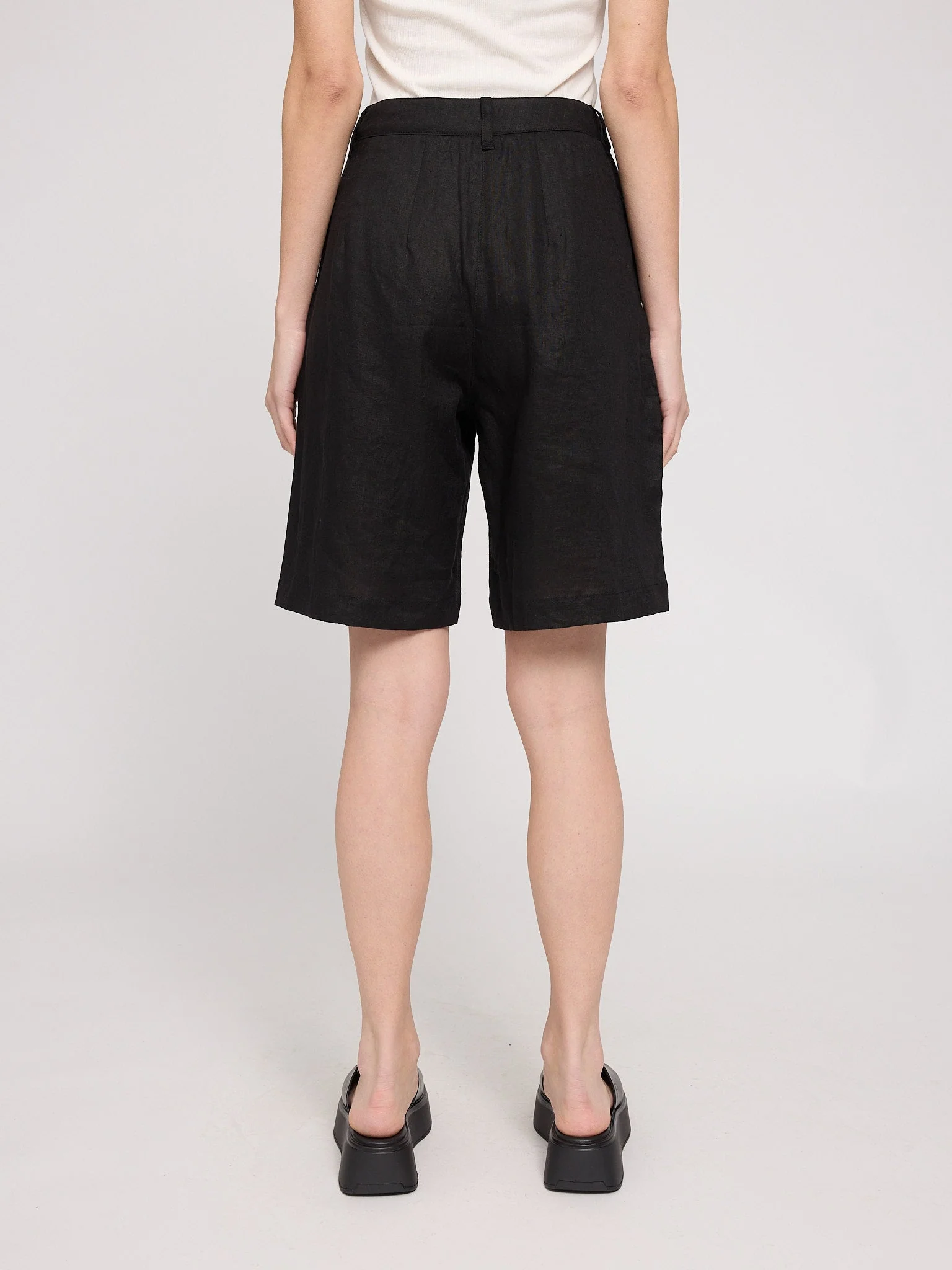 Linen Bermuda Shorts - Image 14