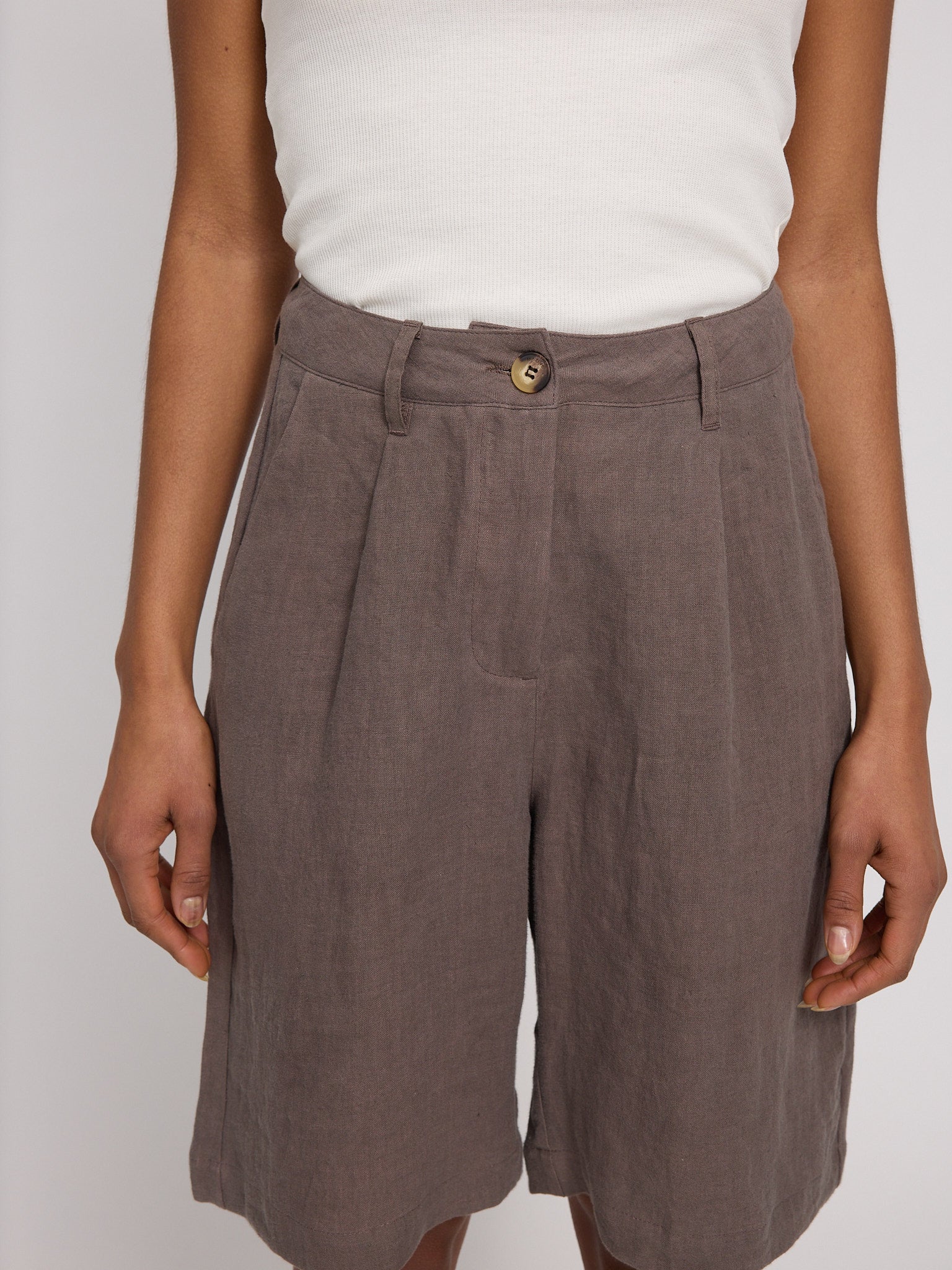Linen Bermuda Shorts - Image 9