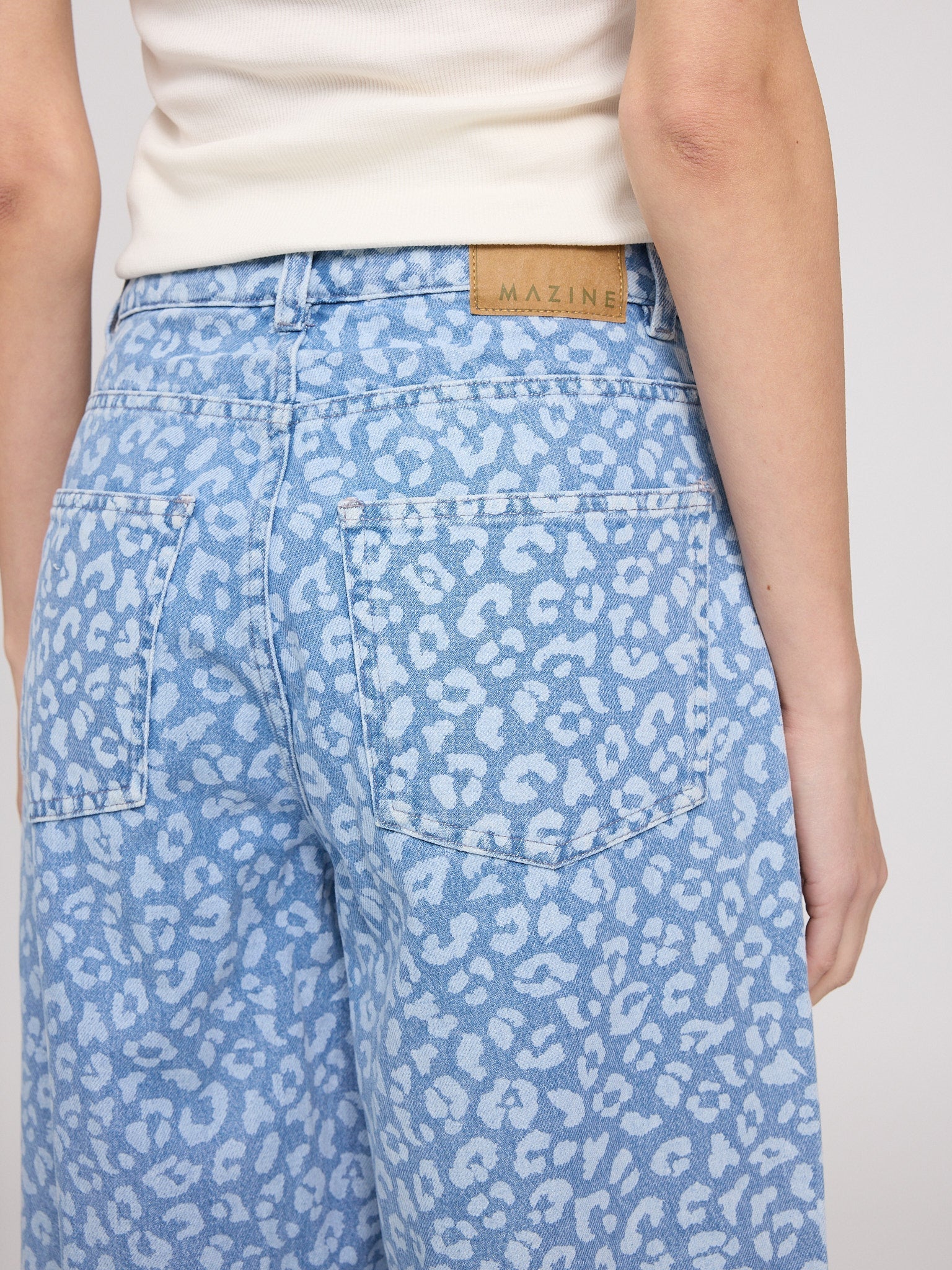 Printed Barrel Leg Denim Pants - Image 3