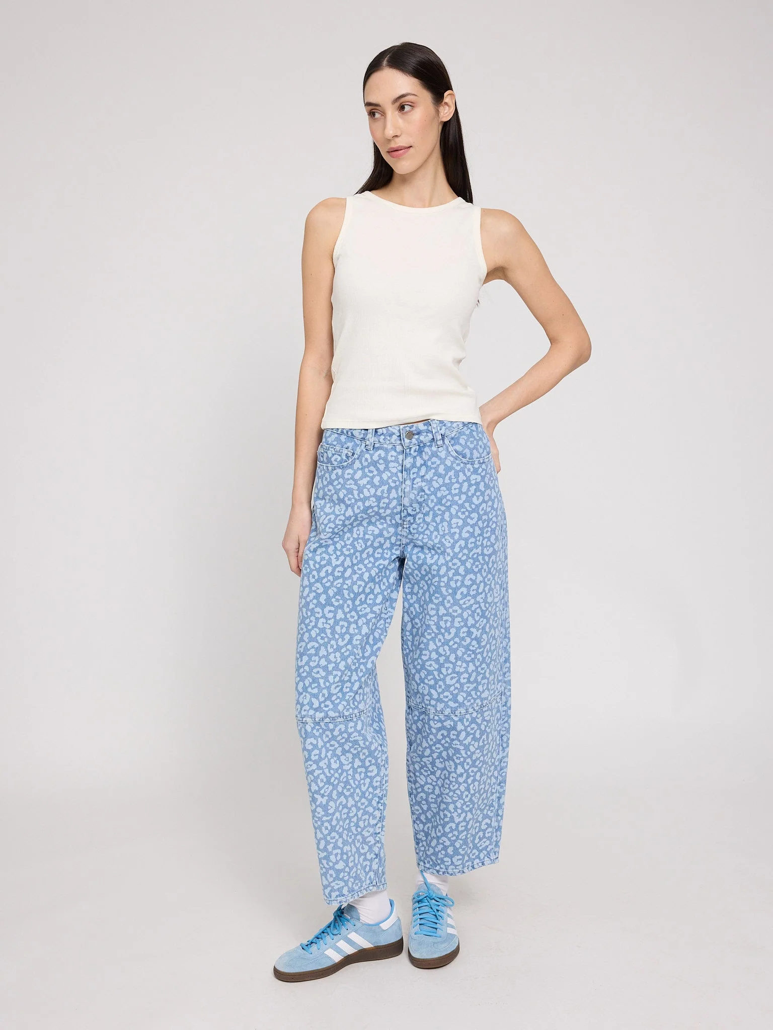 Printed Barrel Leg Denim Pants - Image 5